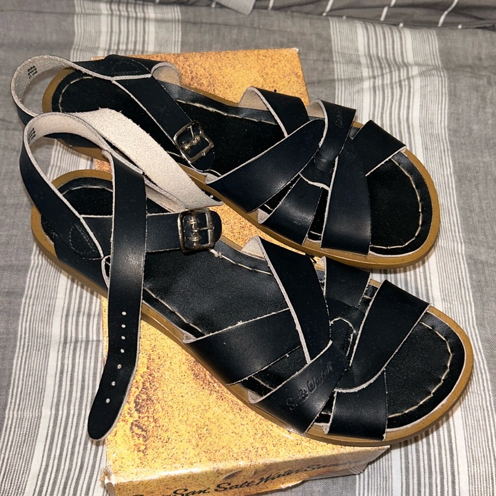 Salt water size 8 black